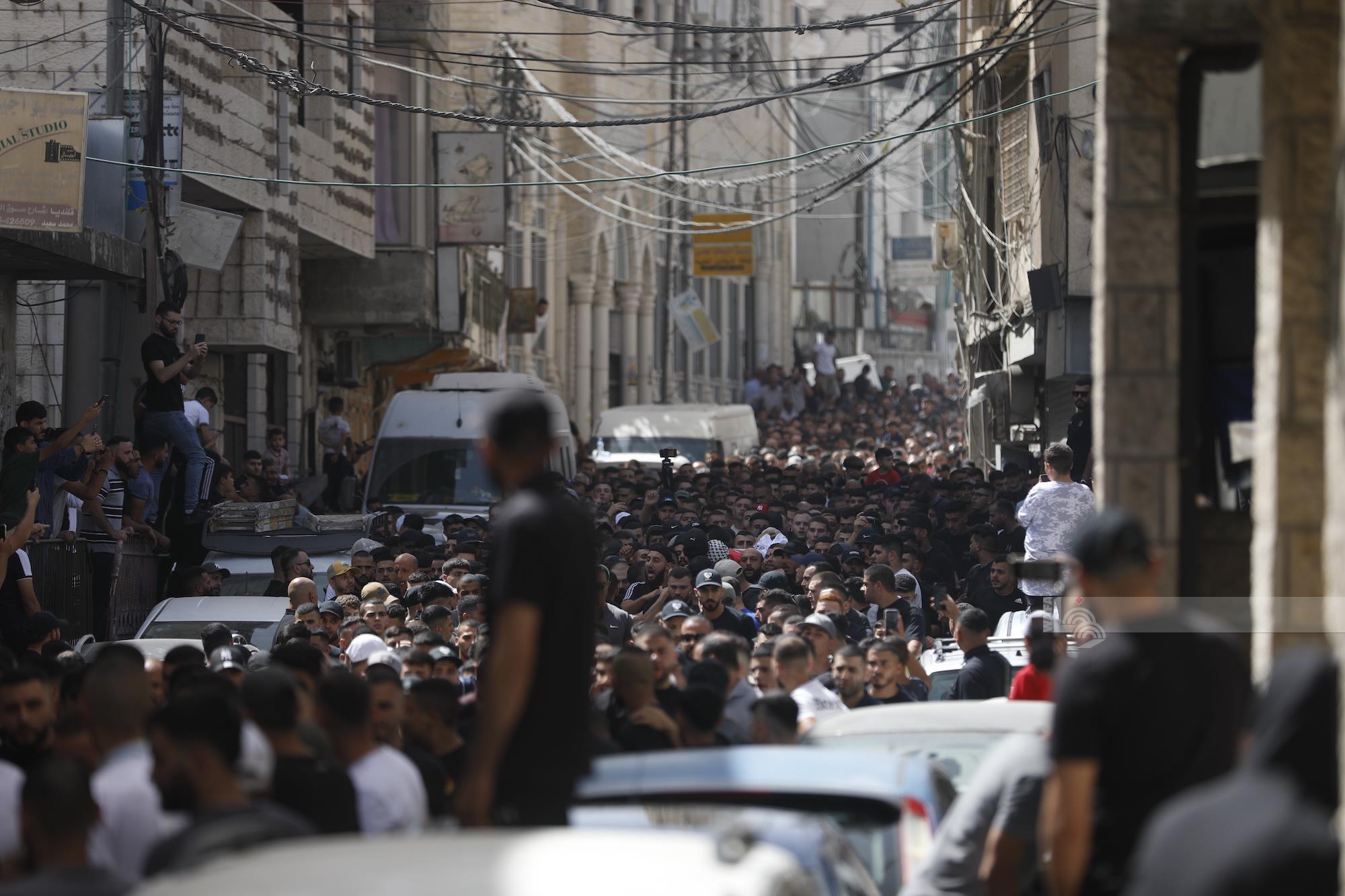 تشييع جثمان الشهيد ياسر مطير في مخيم قلنديا شمال القدس المحتلة (تصوير: حمزة شلش/وفا)